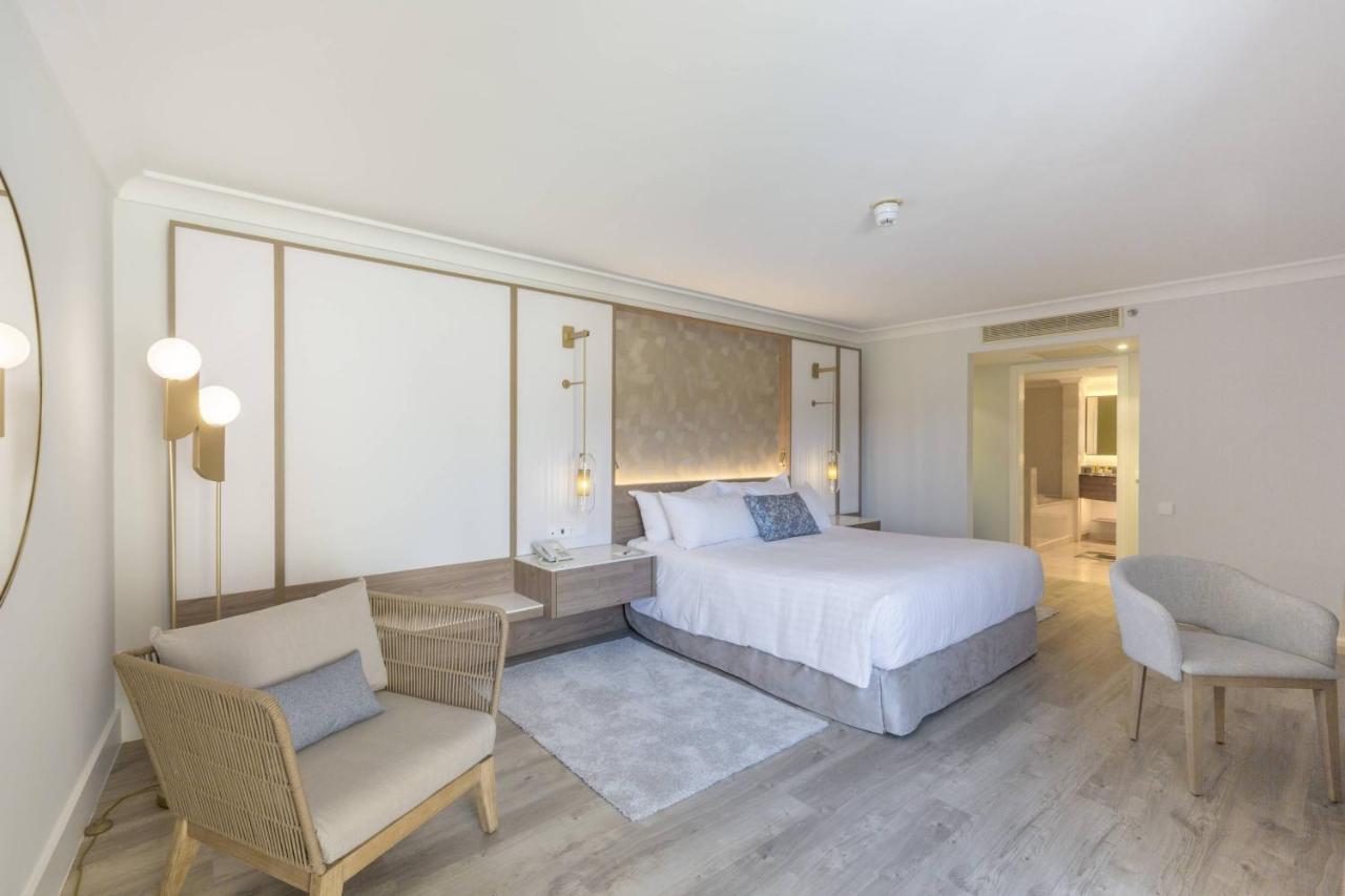 Denia Marriott La Sella Golf Resort & Spa Bagian luar foto A bedroom at the Cape Town International Convention Centre