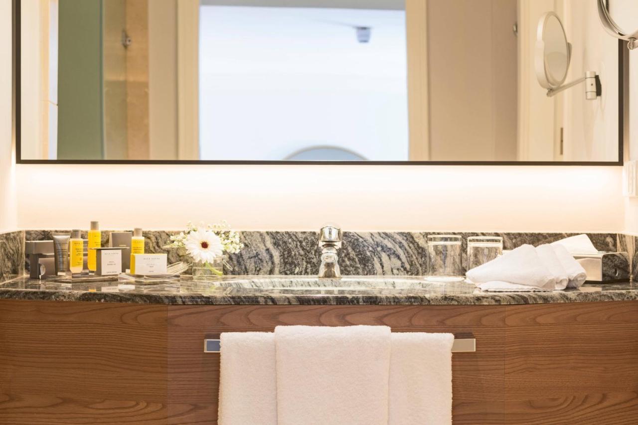Denia Marriott La Sella Golf Resort & Spa Bagian luar foto Bathroom