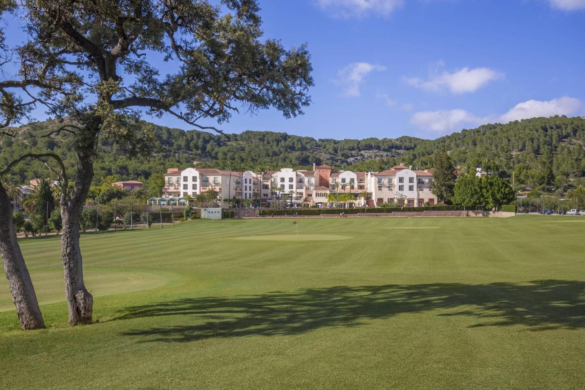 Denia Marriott La Sella Golf Resort & Spa Bagian luar foto A general view of the village