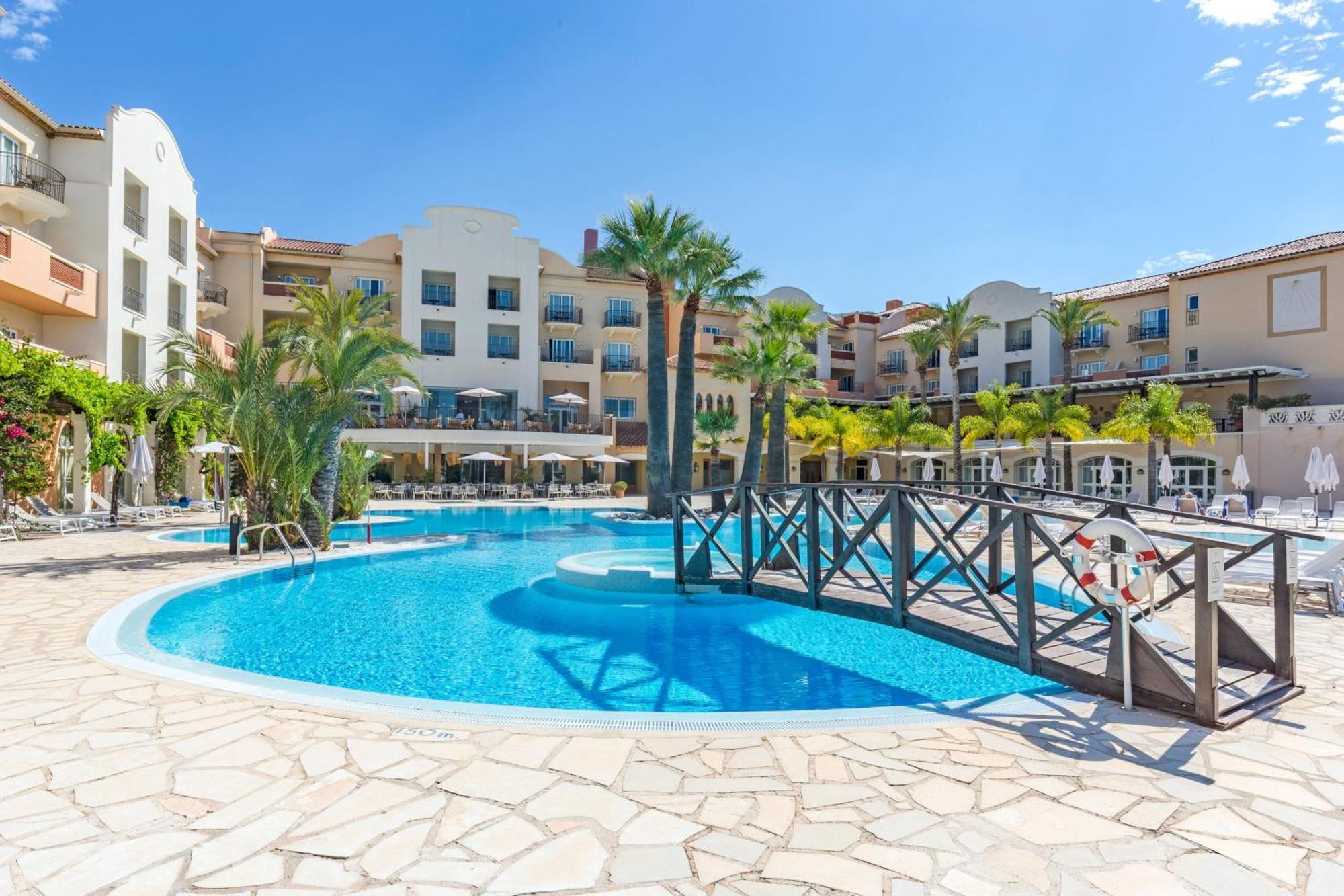 Denia Marriott La Sella Golf Resort & Spa Bagian luar foto A swimming pool in a hotel