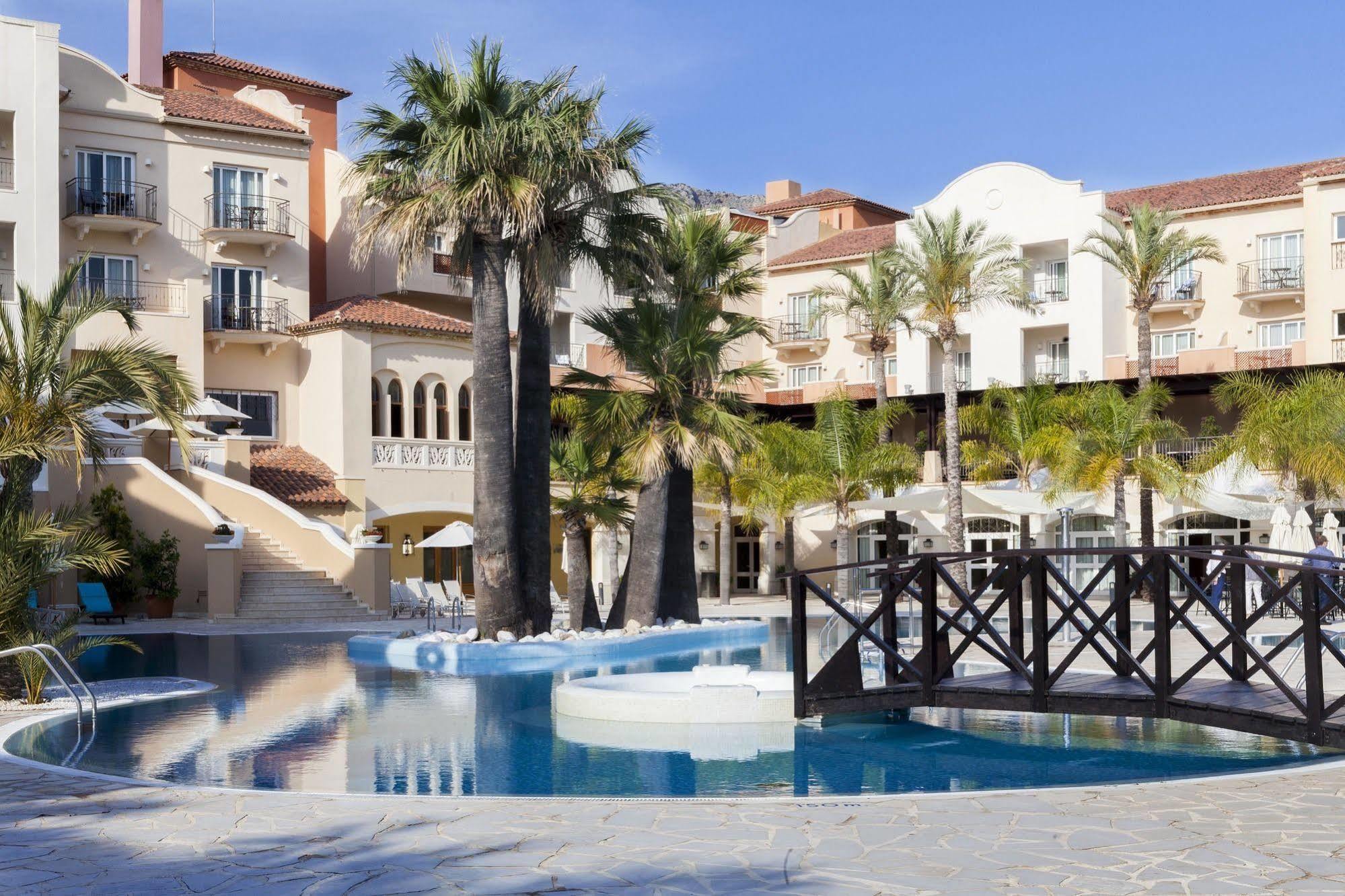 Denia Marriott La Sella Golf Resort & Spa Bagian luar foto The resort's swimming pool
